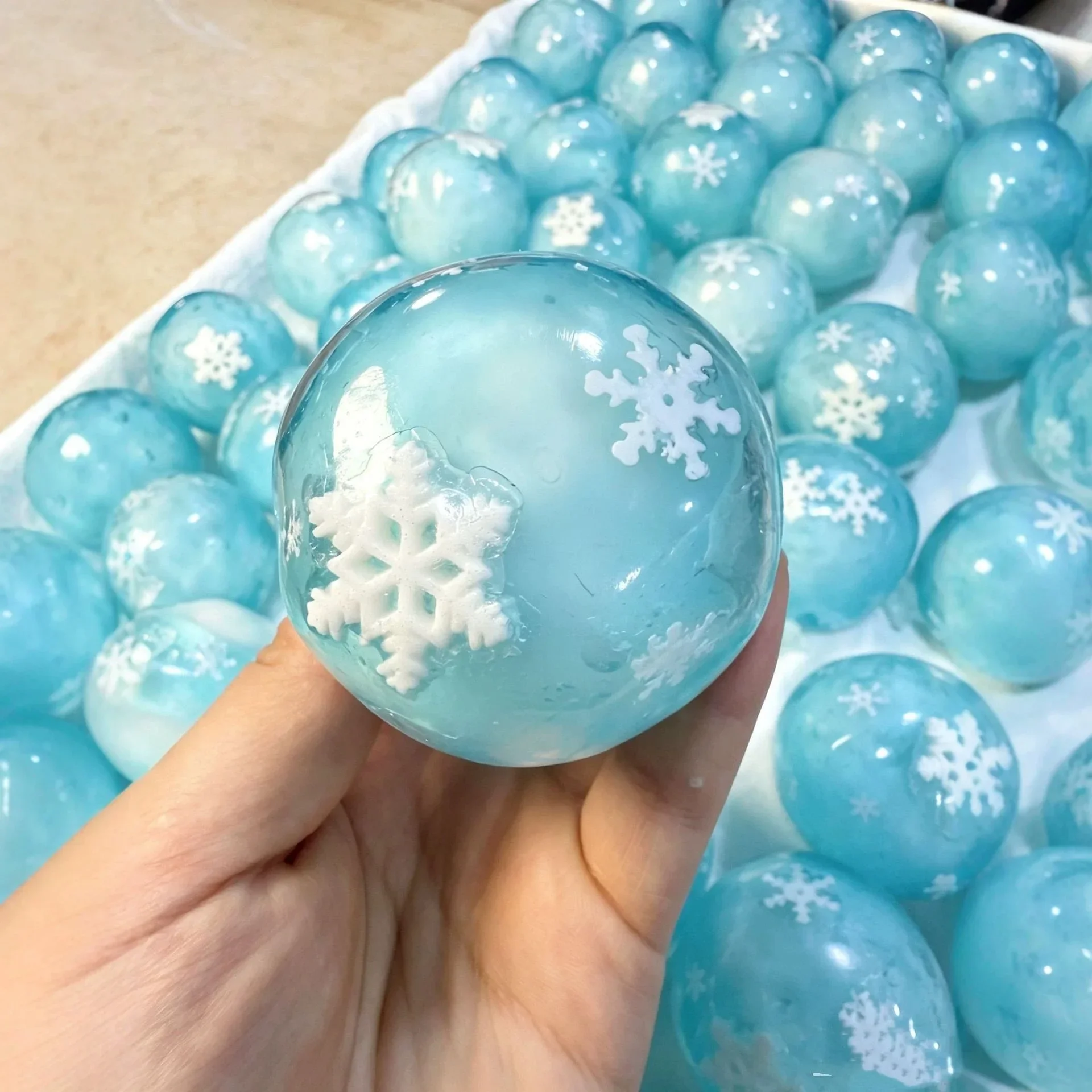 Schneeflocken-Knackwachsball - Knuspriger Quetschball, Crunchy Fidget Sensorisches Spielzeug für Erwachsene Weiches ASMR-Sensorikspielzeug – Detail 1