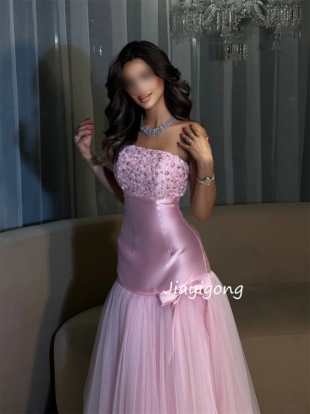 Aangepaste elegante charmeuse plooi lovertjes strik trompet strapless lange jurken op maat gemaakte gelegenheid homecoming voortreffelijk