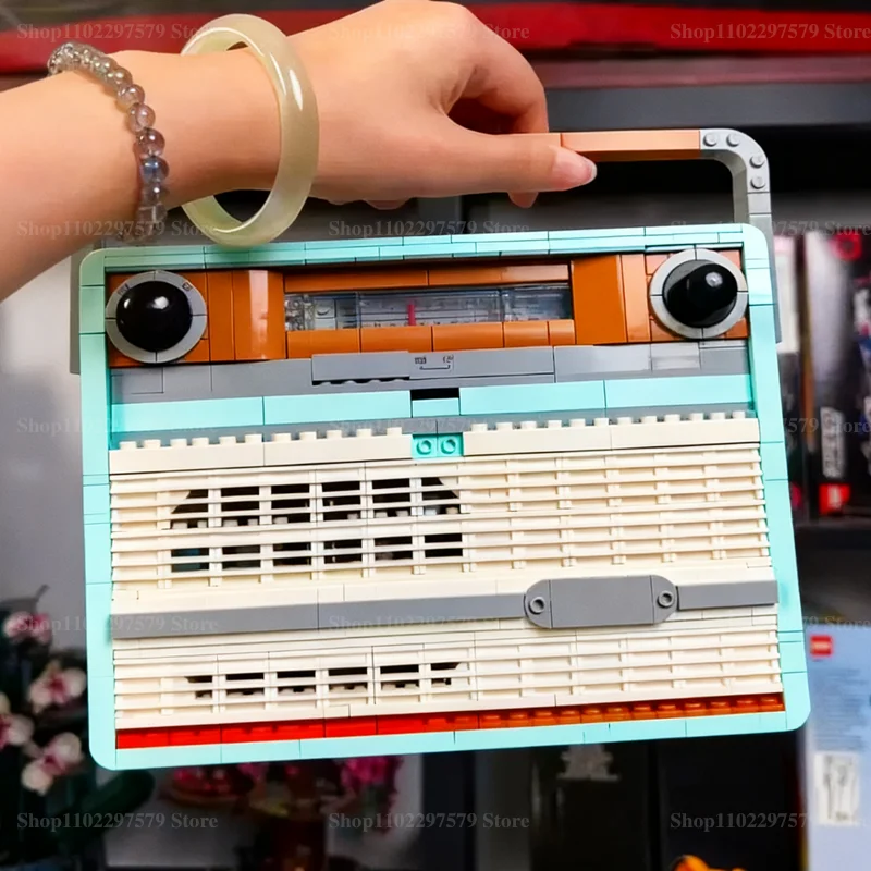 Creative DIY ICONS Series Retro Radio Model Building Blocks 1970s Radio Musicians Decoration Building Kid Toy Adult Collectibles