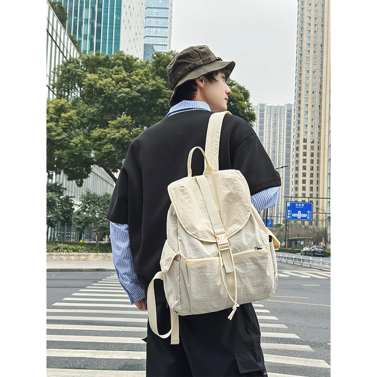 

Outdoor hiking, camping mountaineering, large capacity backpack, travel backpack, lightweight and soft, college student backpack