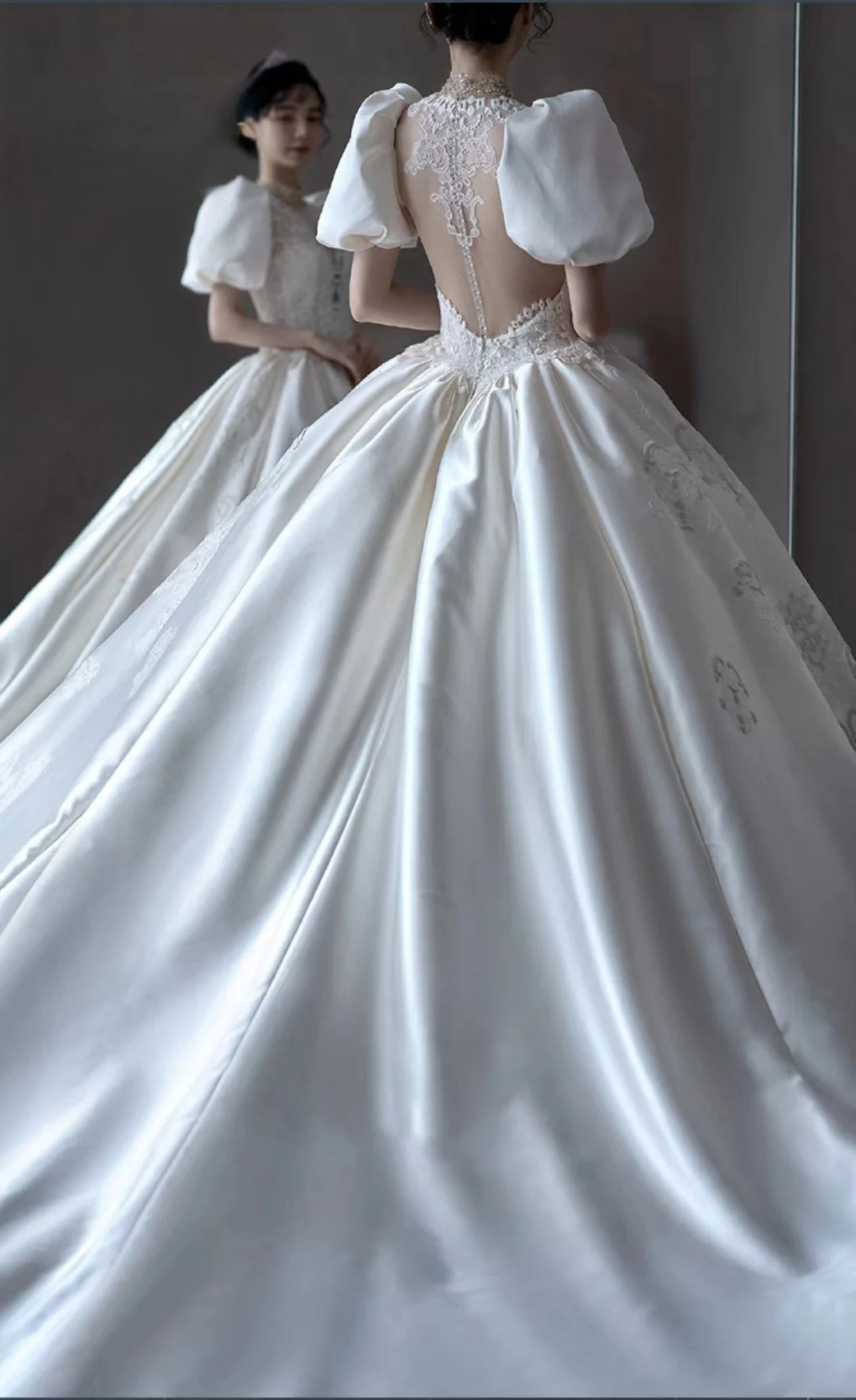 Haute Couture Elegant Turtleneck Puffy Sleeves Ball Gown Sweetheart Satin Embroidered Pearl Floor-Length