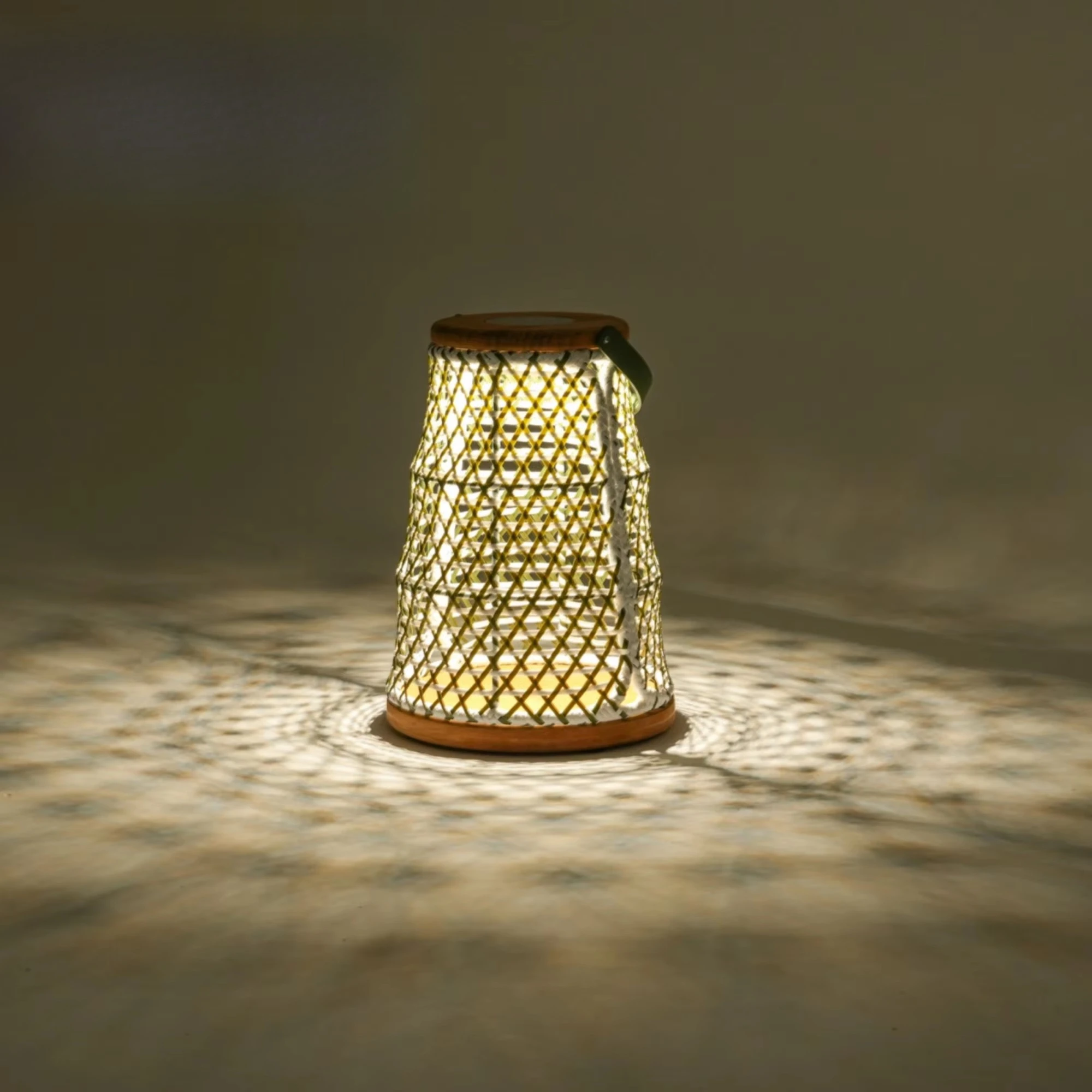 ex-factory price solar lamp rattan solar lantern wireless outdoor courtyard garden decoration lantern home decoration