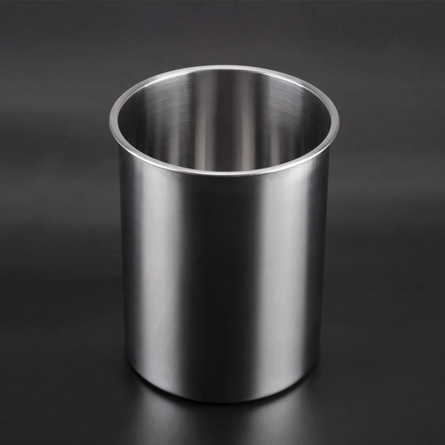 hic and sophisticated stainless steel ice bucket, the epitome of luxury and functionality. Keep your drinks refreshingly cold fo