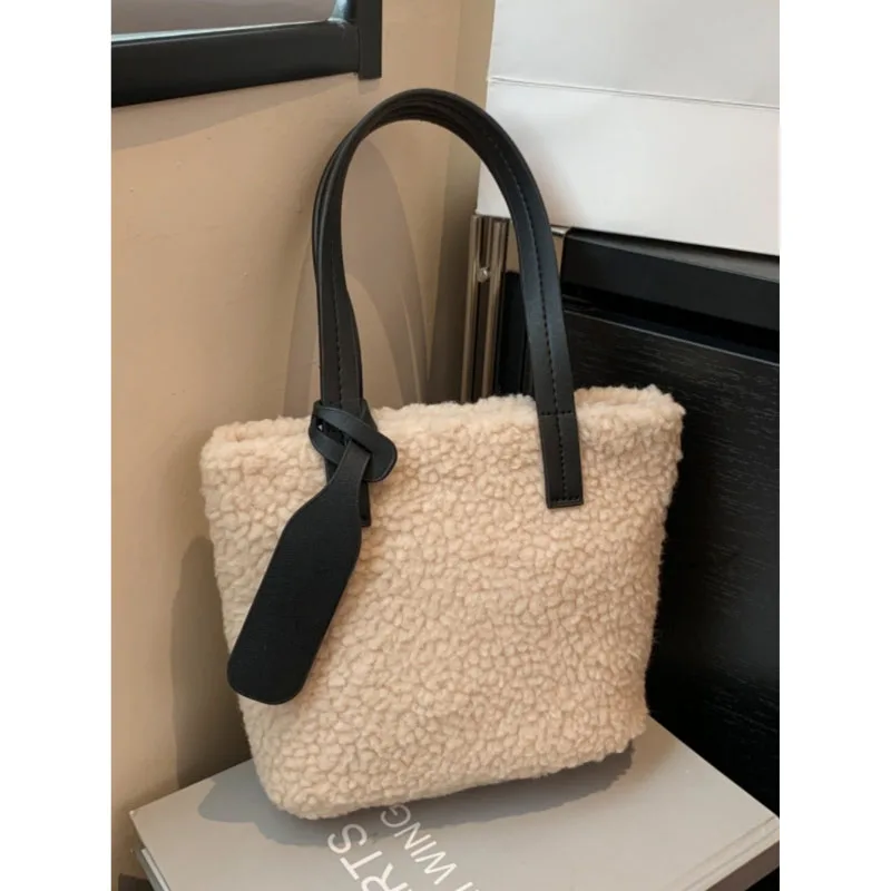 Winter Plush Bag Women 2023 New Korean Version Lamb Wool Bucket Bag Fashion Cute Mini Soft Simple Solid Portable Commuting Bag