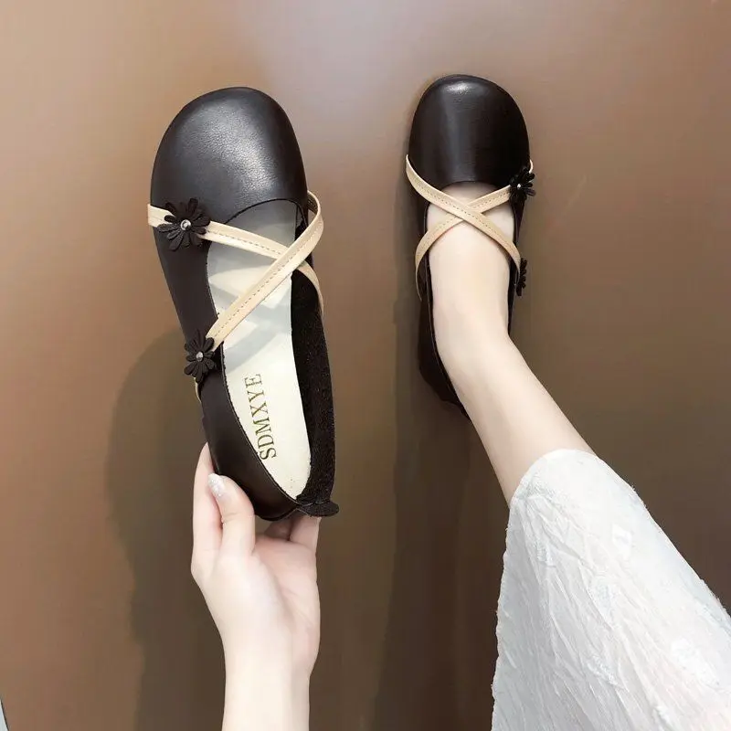 Letnie obuwie damskie Kawaii Buty dla kobiet 2024 Płaskie Okrągłe palce Elegancka sukienka Mokasyny Białe Śliczne Płaskie na promocji Wiosna