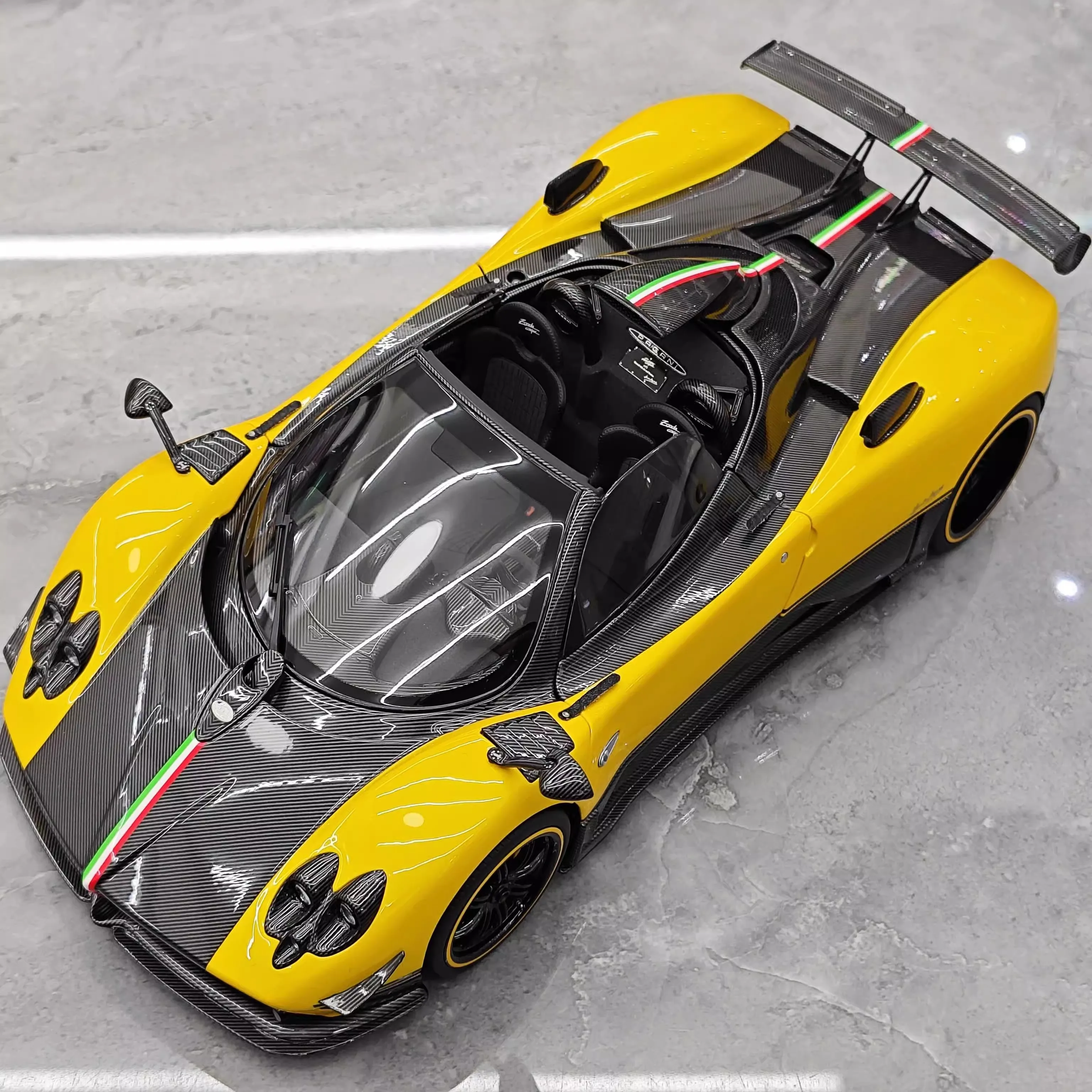 Almost Real Car Model 1/18 Pagani Zonda Cinque Convertible Simulation Alloy Metal Car Model Room Display Boy Collection Gift