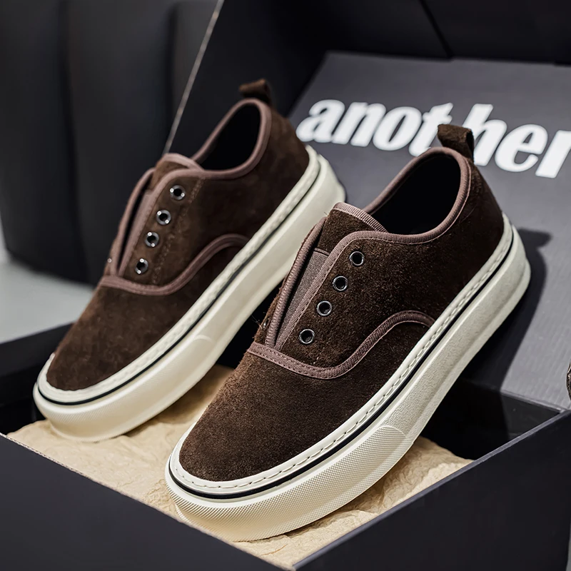 

2025 Autumn and winter new suede casual shoes men's classic retro vulcanized board shoes thick soled fashionable walking shoes