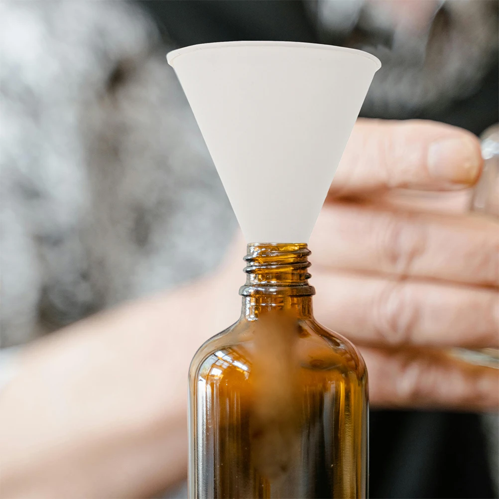 

50Pcs Engine Oil Funnel Disposable Paper Funnel for Automotive Use Wide Mouth Spill Proof Coolant Transmission Fluid Transfer