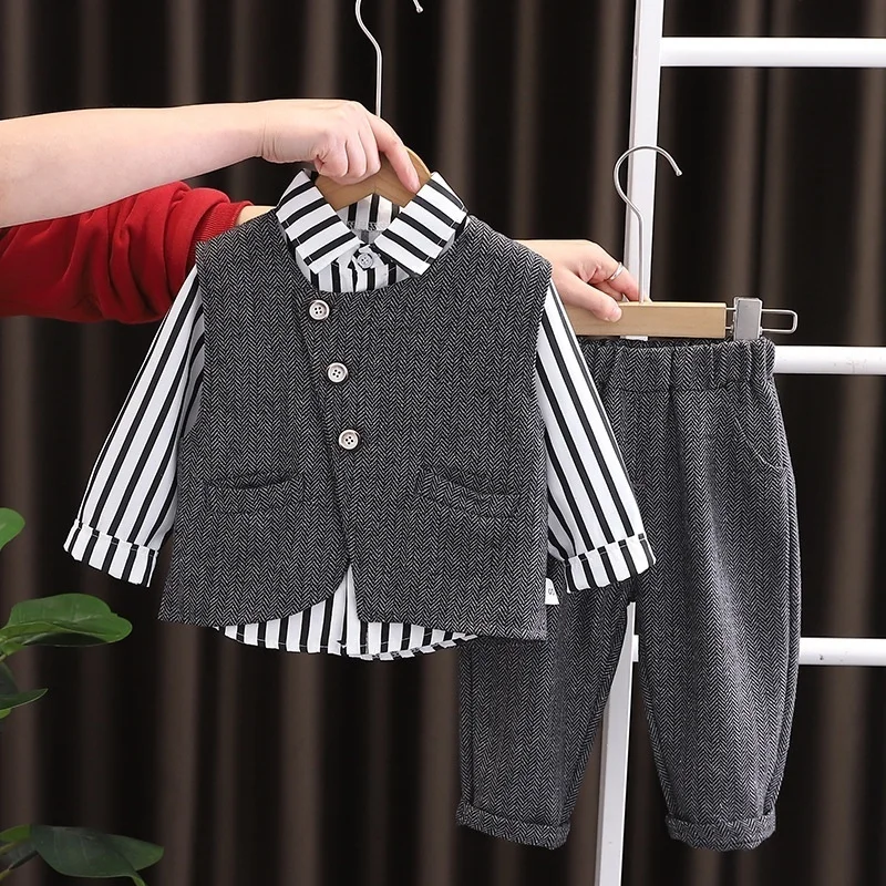 Ragazzi 2025 Top + Pantaloni Set da due pezzi di nuovi prodotti primaverili e autunnali Set di vestiti superiori e inferiori per bambini Completi per bambini