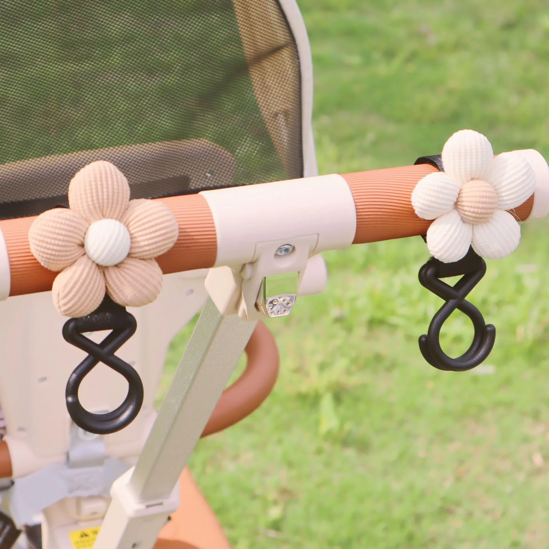 1pcs Flower Bear Baby Bag Stroller Hook Pram Rotate 360 Degree Rotatable Cart Organizer Pram Hook Crochet Stroller Accessories