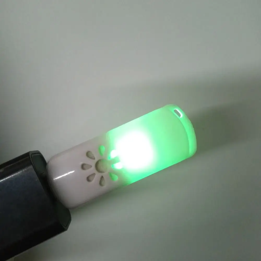 Refillable USB Powered USB Diffuser Plastic LED Light Car Diffuser Mini Size Portable Car Scent Device for Office