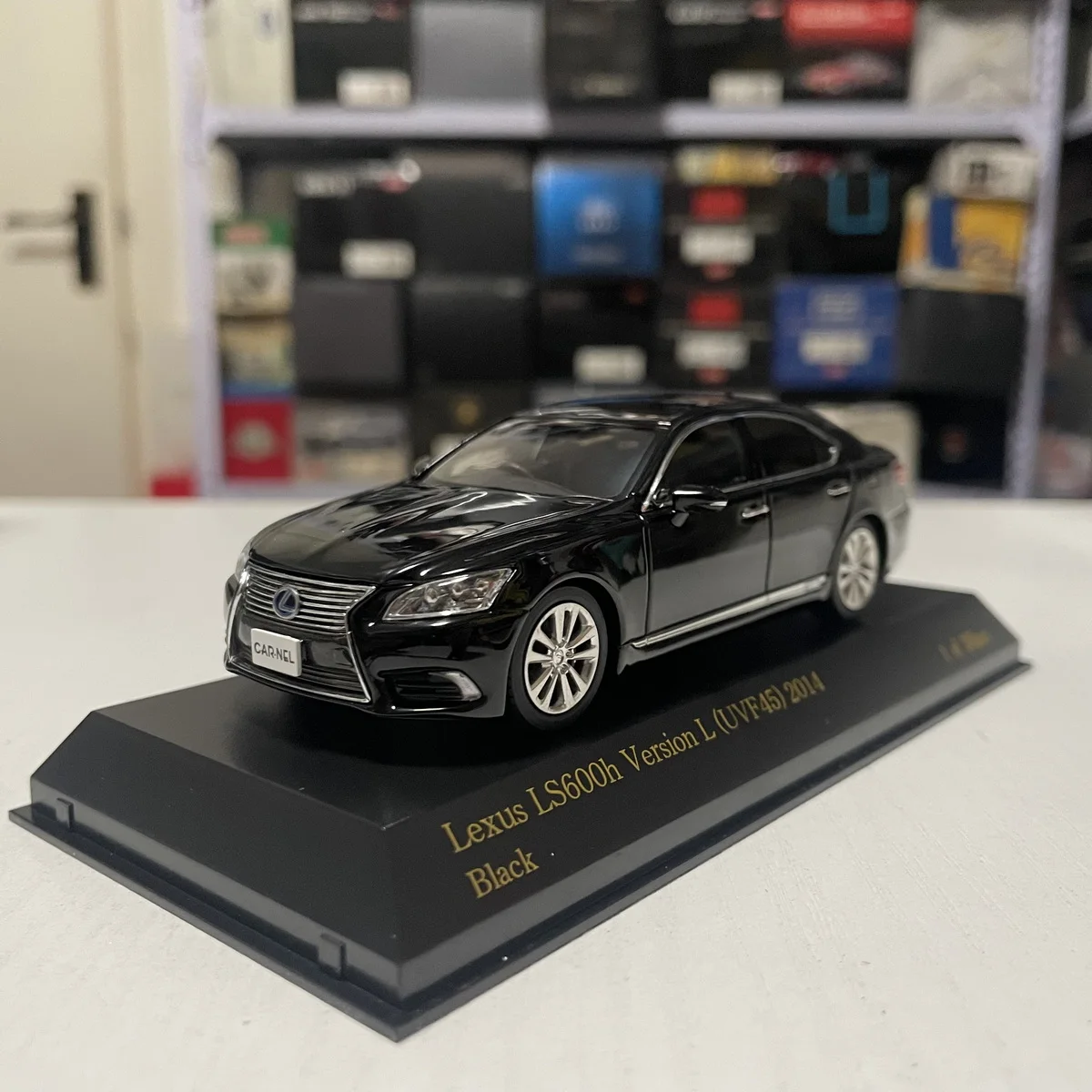 Die-cast 1:43 Scale Lexus LS600h UVF45 2014 Simulation Alloy Static Car Model Fans Collection Home Decoration Metal Ornaments