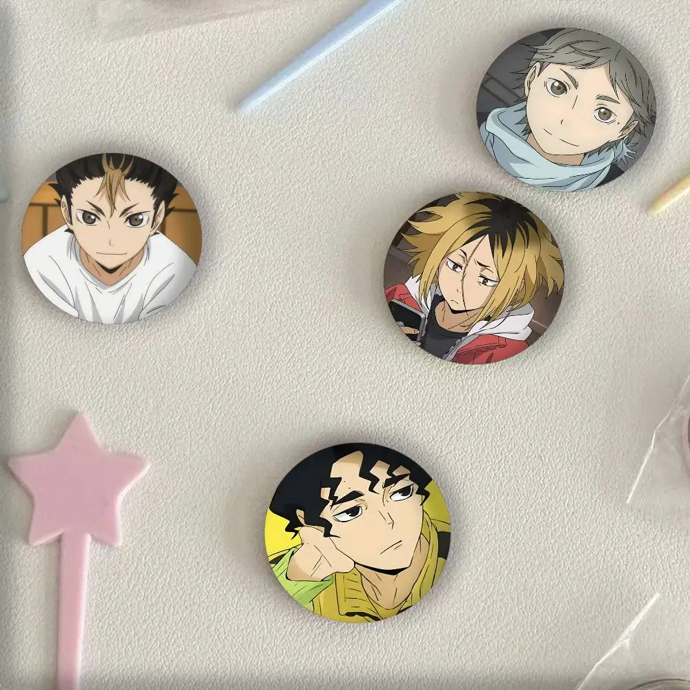 1 قطعة شارات Haikyuu لطيف أنيمي شارة ليزر مستديرة الكرتون بروش الملابس ظهره اكسسوارات التلبيب