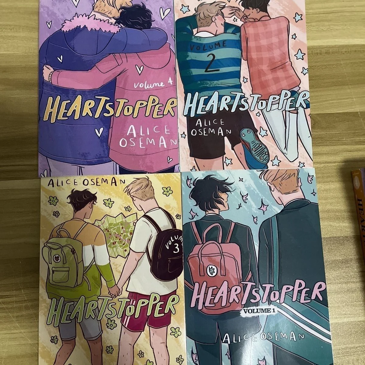 

4 Books / Set English Edition Heartstopper Series Volume 1-4 Books Set By Alice Oseman