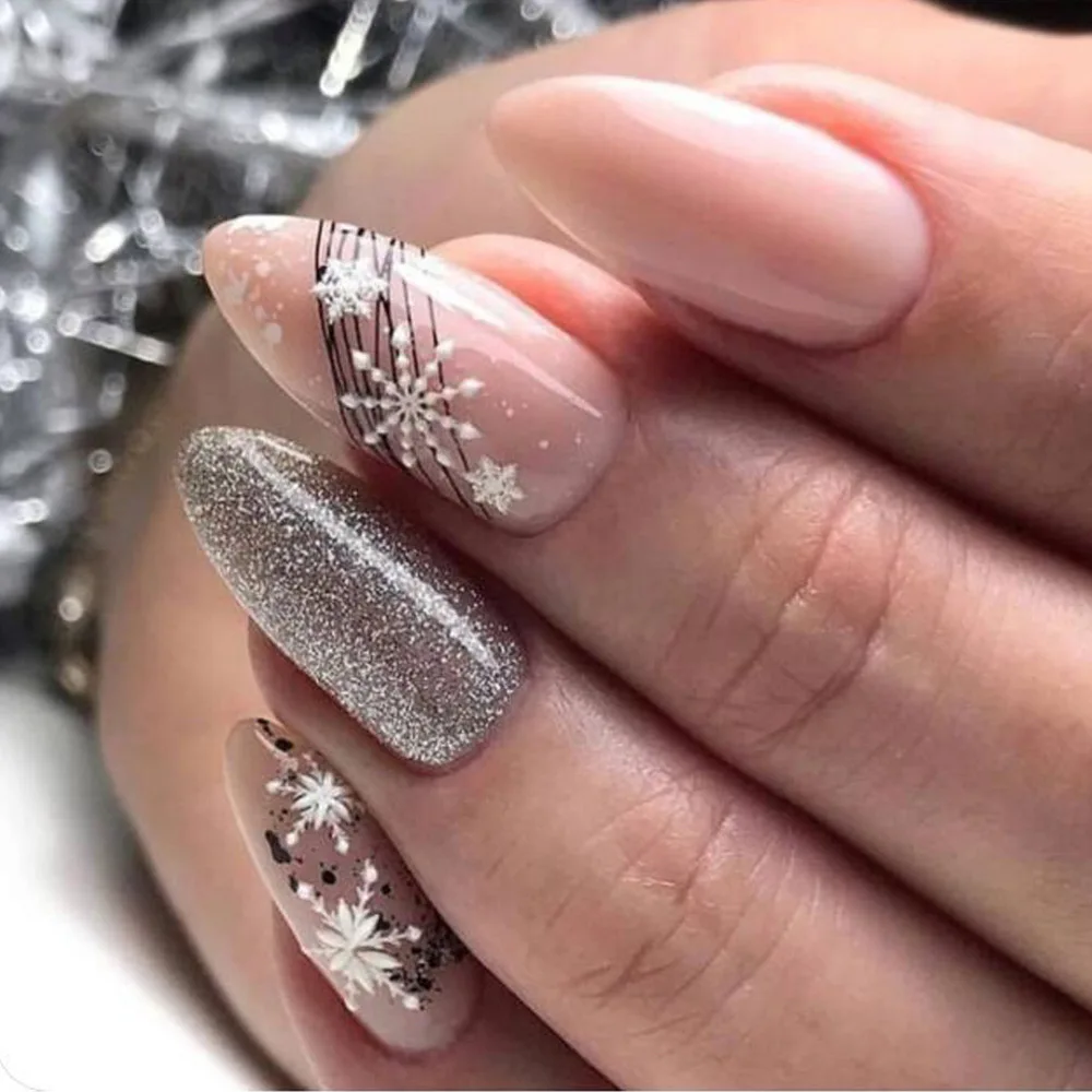 2026 New Minimalist False Nails - Eagle Beak Nails, Silver Glitter Snowflake Christmas Nails