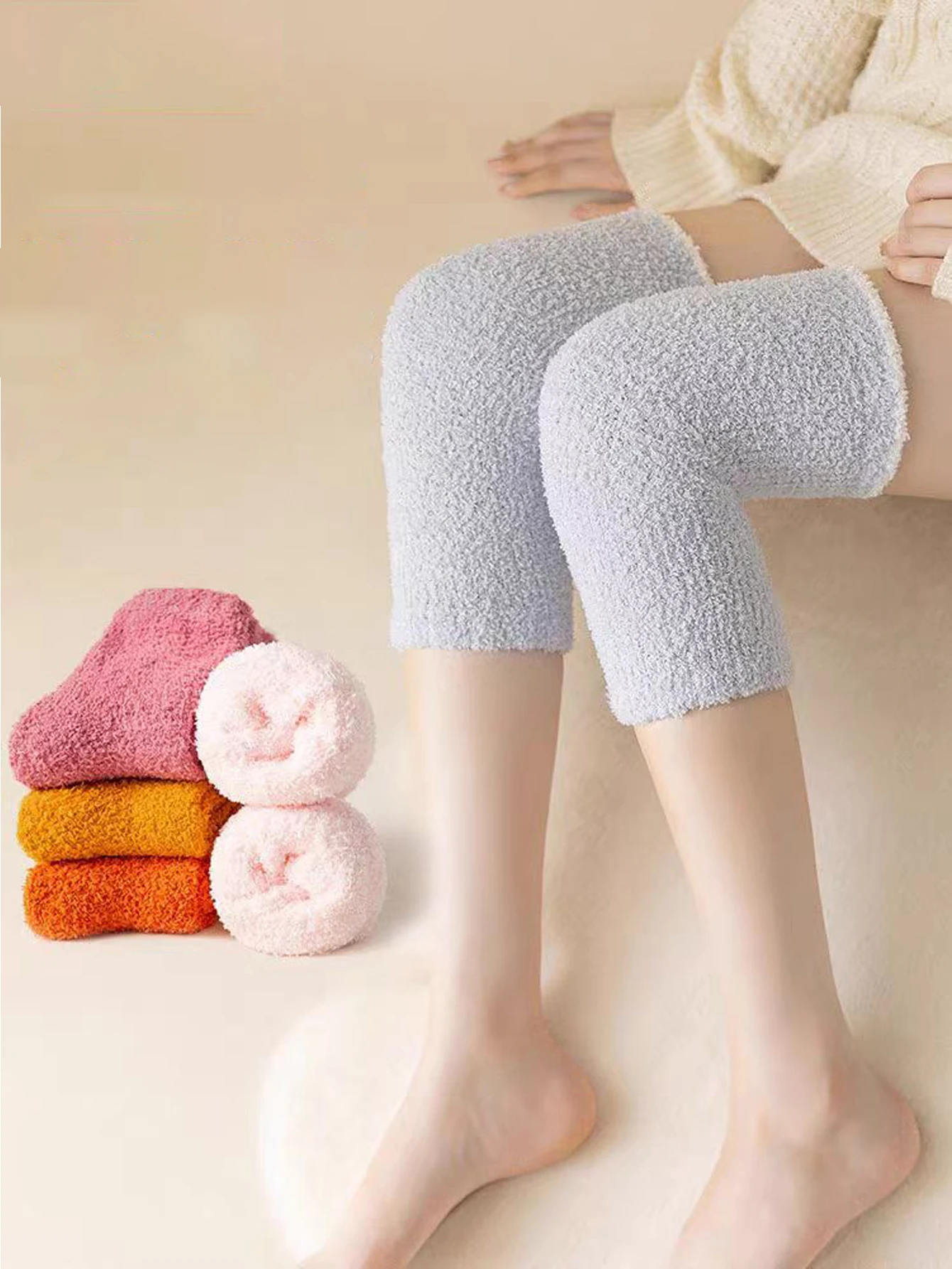 Um par de capa de perna quente de inverno de veludo coral feminino com proteção grossa de joelho capa de perna de joelho