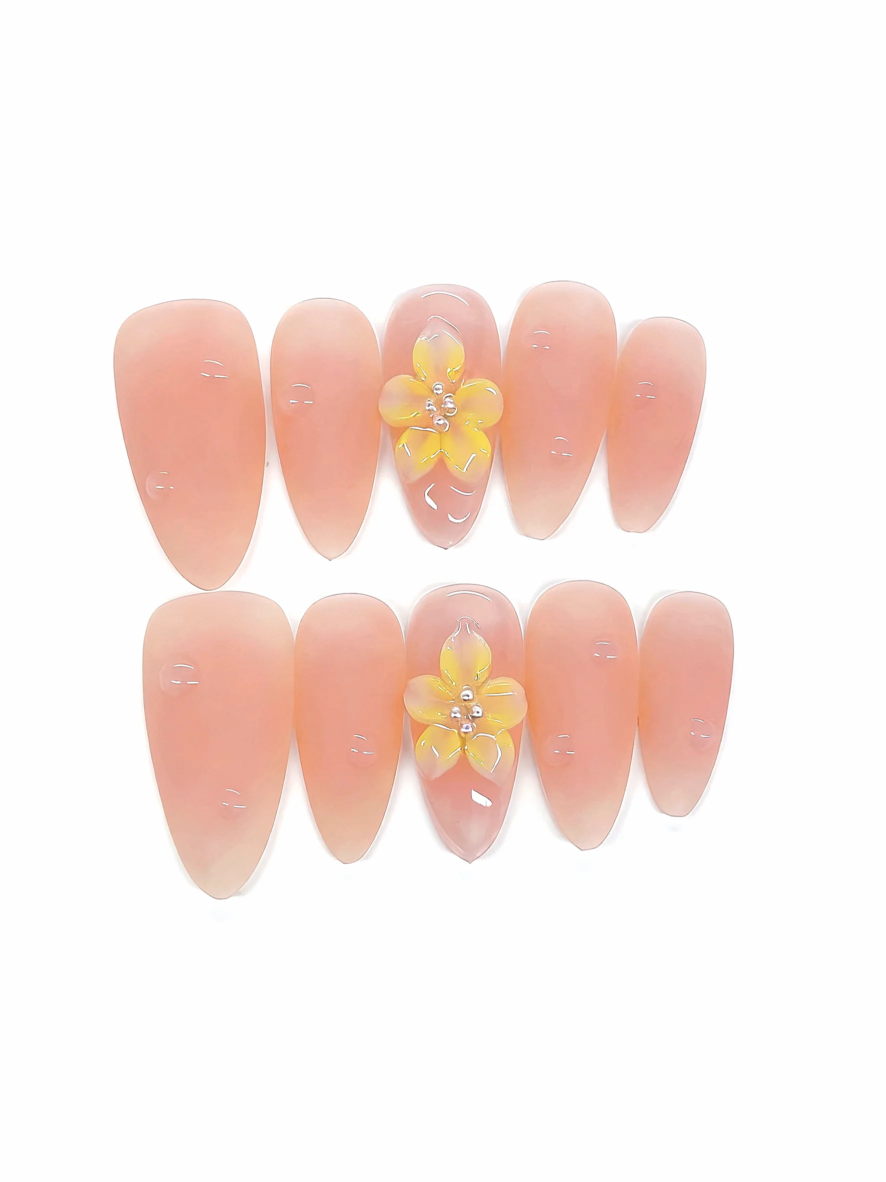 

Elegant Peach - Gradient Press - on Nails with Delicate Yellow Floral Accents（D531）