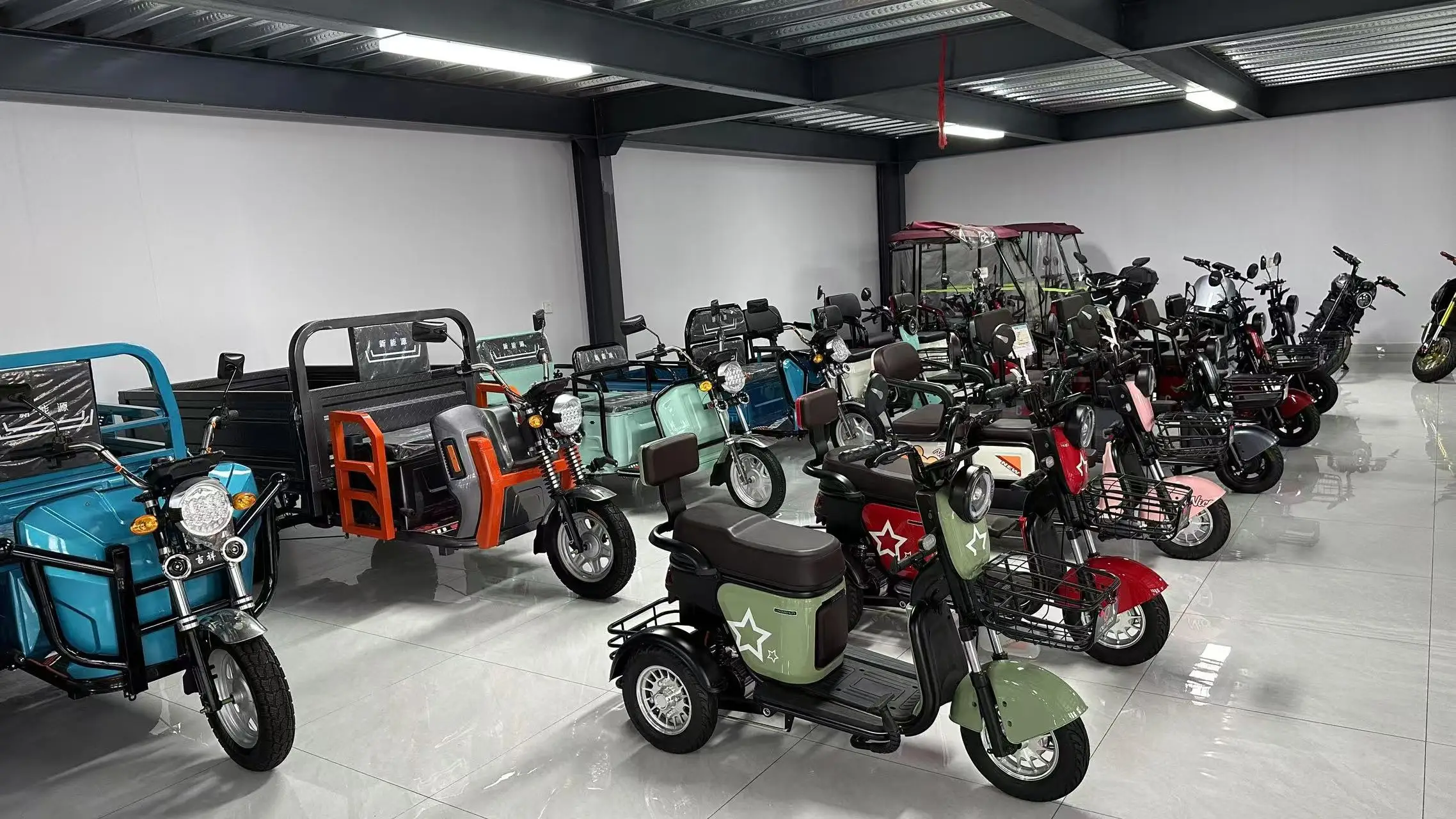 Laris Baterai 60V Becak Kota Listrik 600W Tahan Lama Remote Control Ganda Nyaman Digunakan Rangka Baja Harga Murah