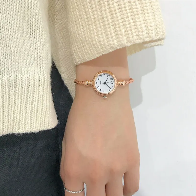 Mini montre personnalisée pour étudiante, bracelet féminin, style petit et exquis, simple et à la mode, tendance, robe décontractée