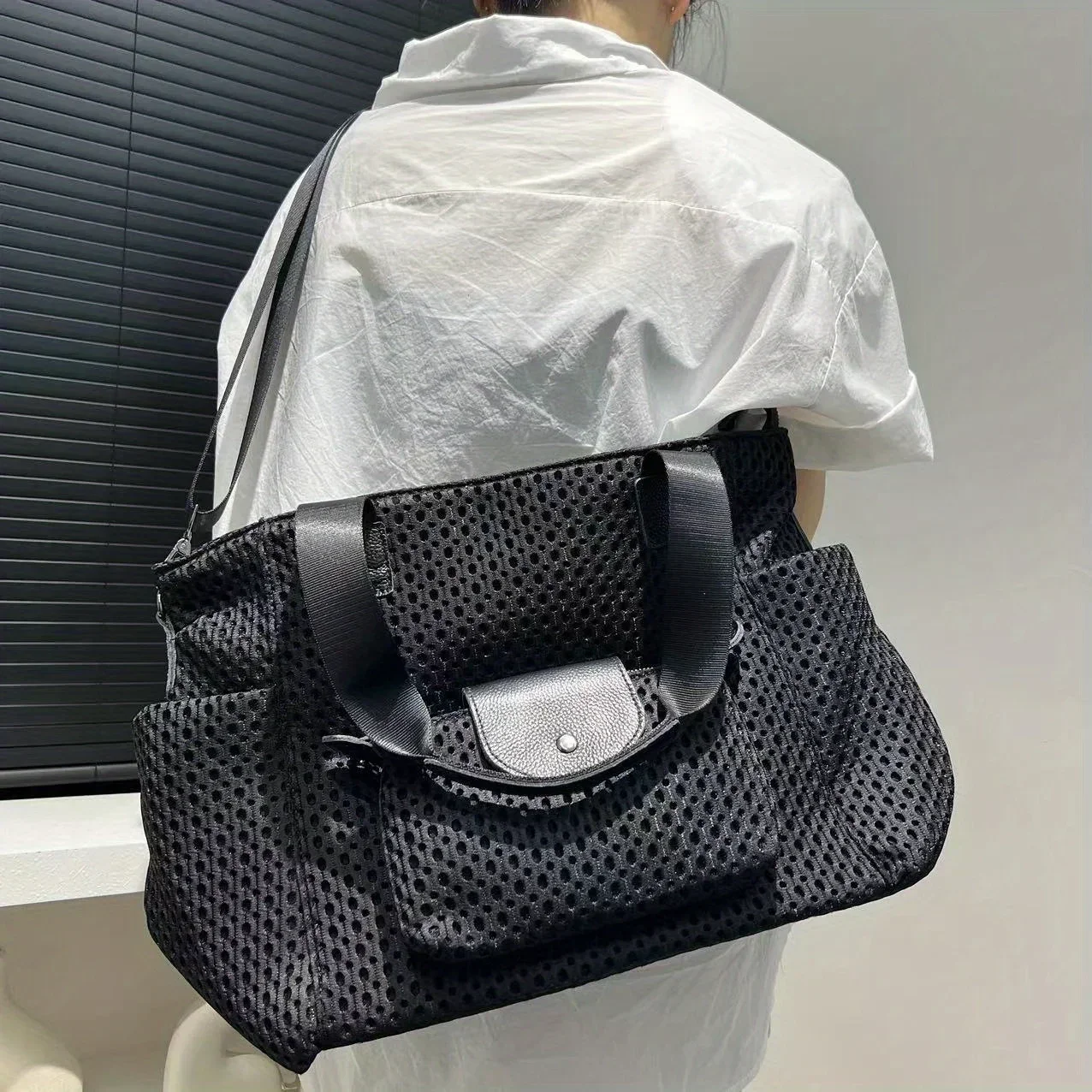 Women's Fashion Lightweight Oxford Cloth Short Distance Travel Bag Multi-Pocket Casual Mesh Large Capacity Shoulder Bag