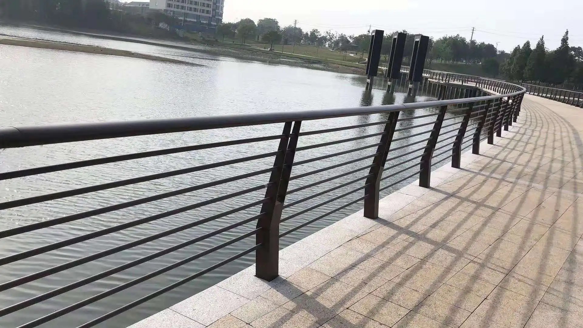 Customization Riverside Metal Railing Municipal Isolation Fence Handrail Stainless Steel Park Protective Fence