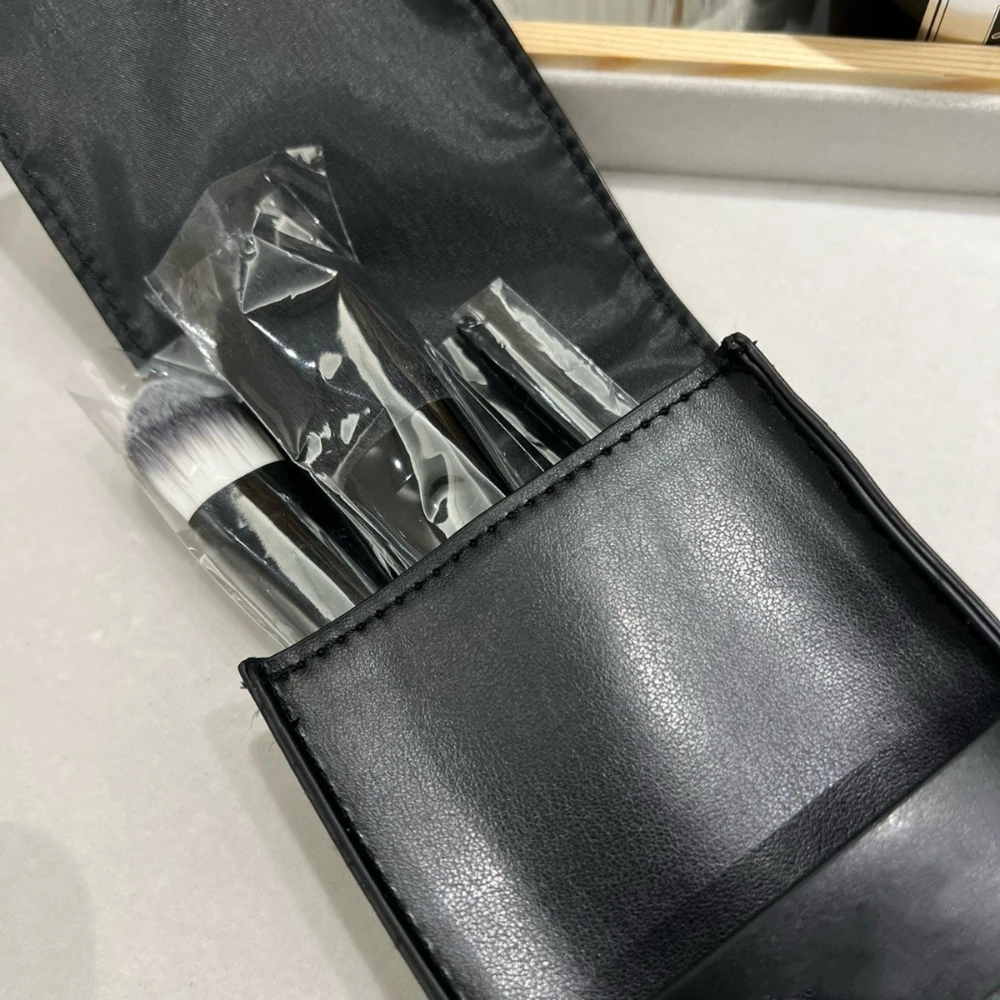 3-piece Makeup Brush Portable Leather Brush Case Blush Brush Foundation Highlighter Concealer Foundation Eyeshadow Lip Brush