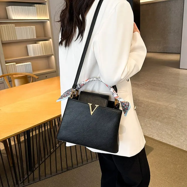 

2026 Women's Cloud Dancer White Tote Bag, Vintage Quilted Crossbody Purse, Soft Genuine Leather Multi-way Shoulder Bag