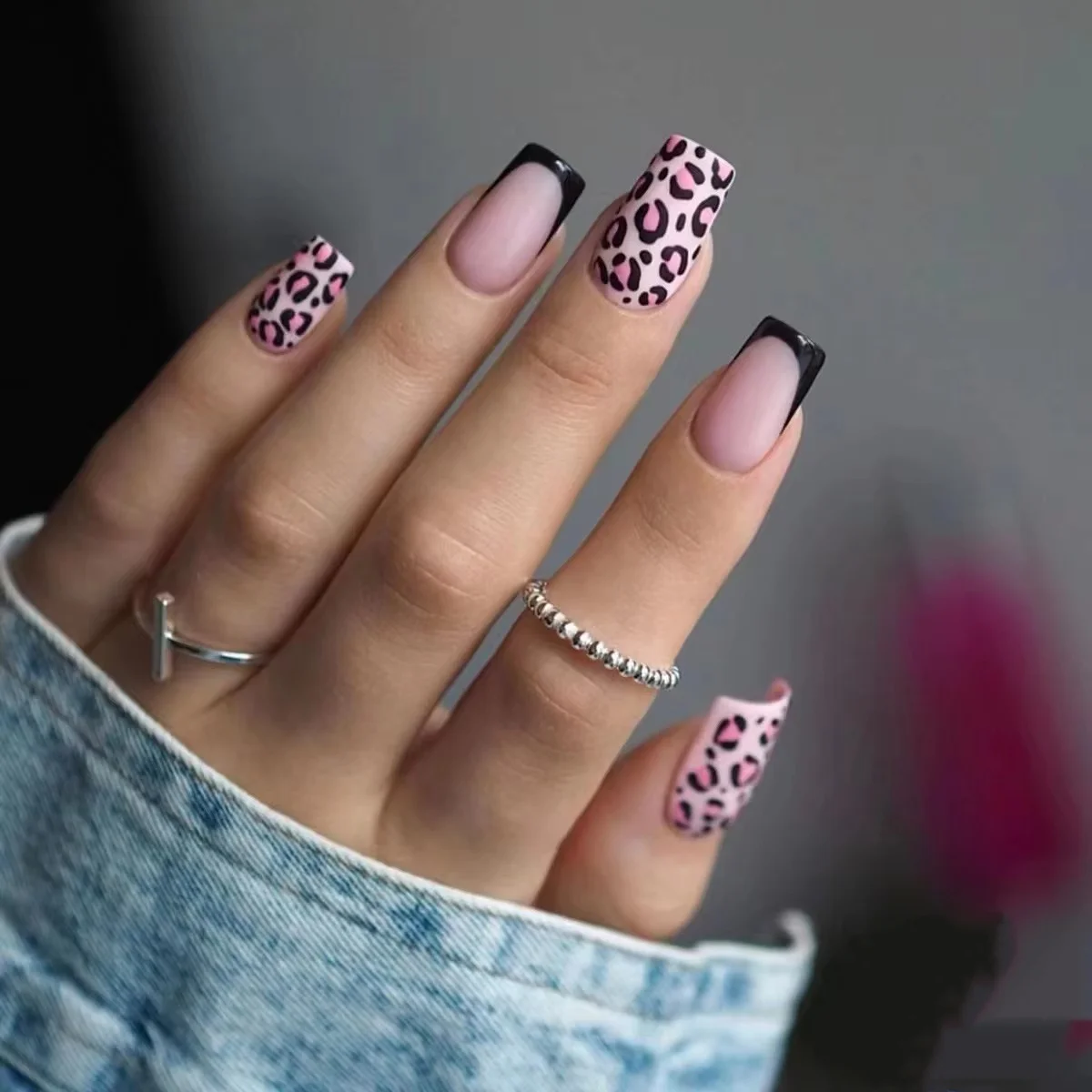 

24Pcs Mid-length Square Head Press on Fake Nails with Black French Leopard Print Design Full Cover Nail Tip Reusable False Nails
