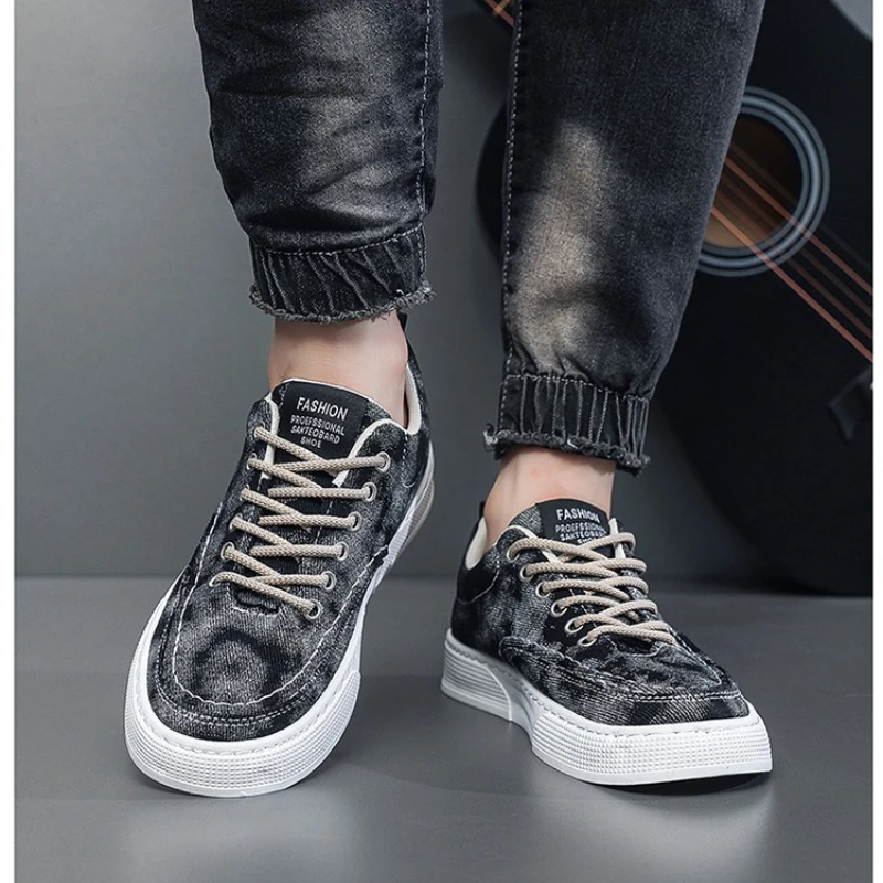 

Мужские парусиновые кроссовки в стиле ретро, новинка 2025 года, дышащая легкая повседневная обувь с низким берцем на плоской подошве, удобная осенняя мода для студентов