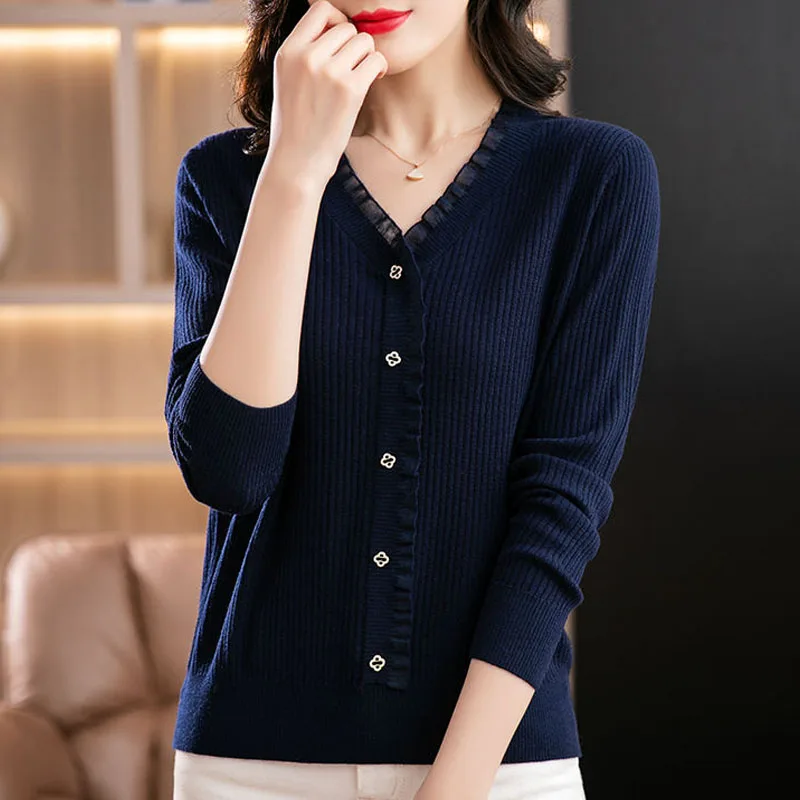 2023 New Autumn Fashion Trend Wooden Ear Edge V-Neck Solid Knitted Lace Large Sleeve Versatile High End Temperament Women's Top