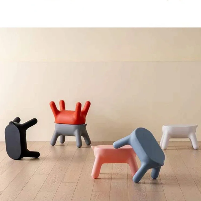 Tabouret nordique de dessin animé pour enfants, banc de maternelle en plastique pour bébé, chaise basse anti-ald épaissie, créatif et mignon