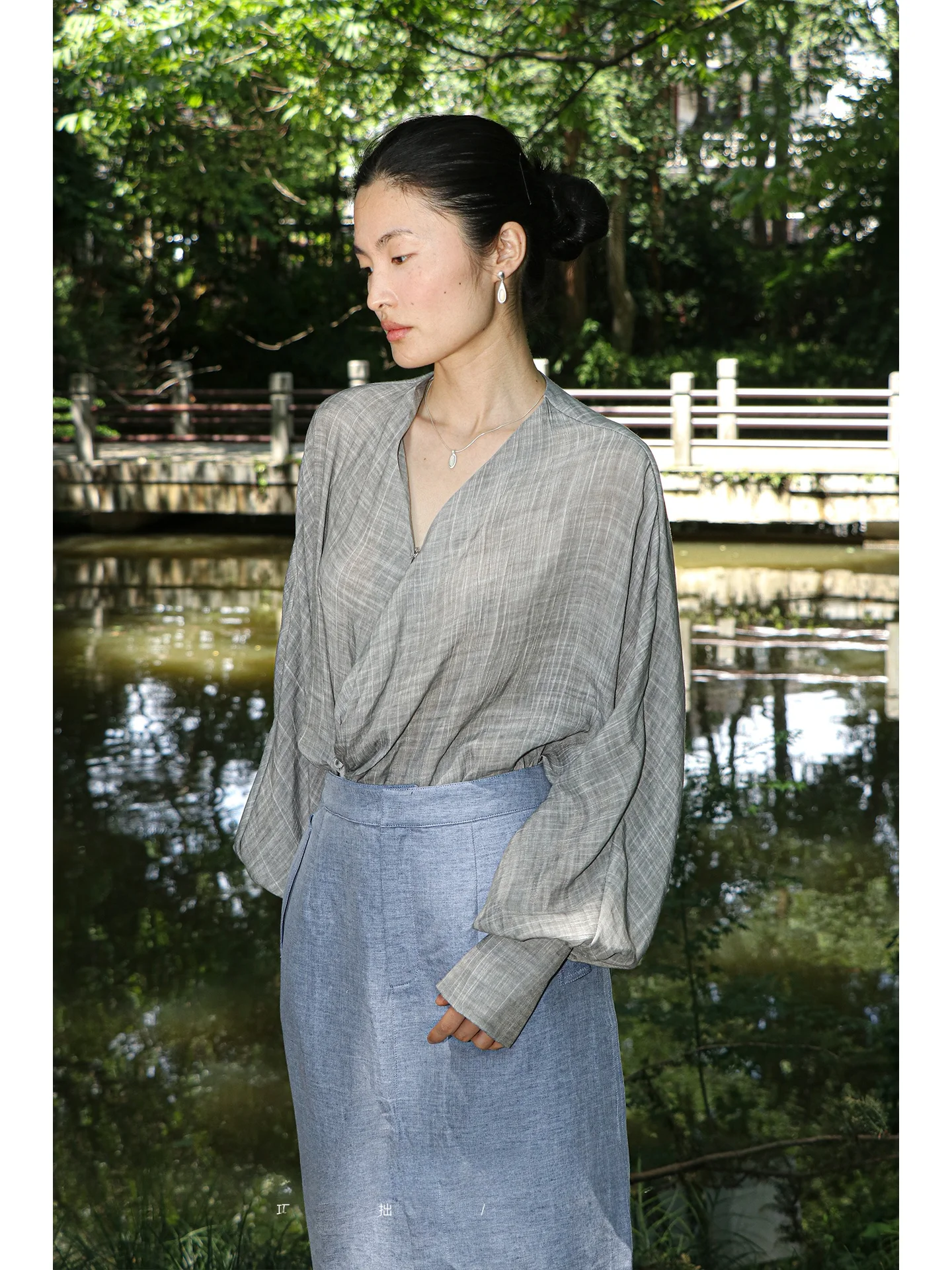 

Ele New Chinese Sle Long Sve irt Original Design Asymmetric Lapel Commute Friendly Lightweight Women's Blouse