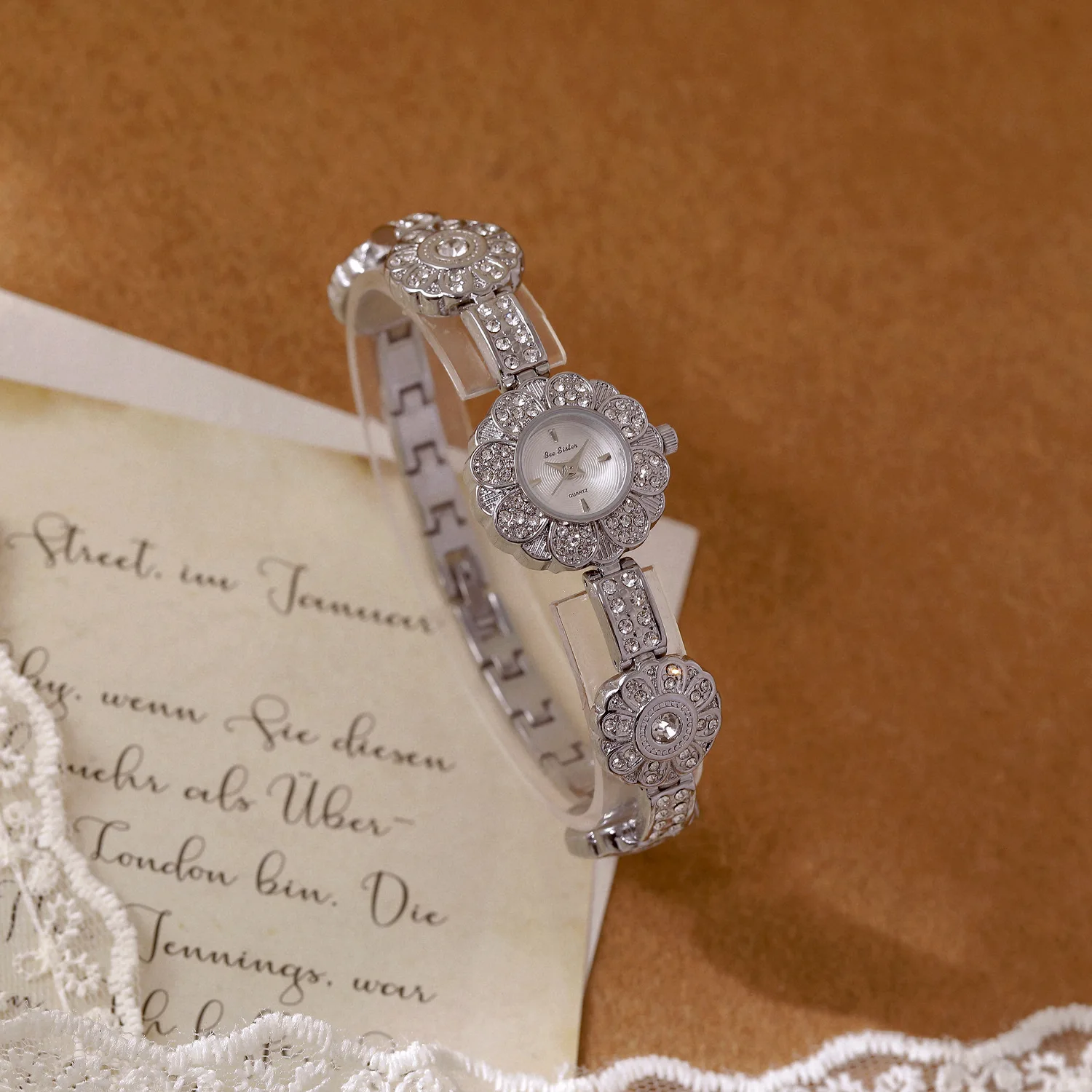 Unique Design, Gorgeous Flower Bracelet, Luxurious Rhinestone, Retro Quartz Waterproof Watch for Women's Jewelry Watches
