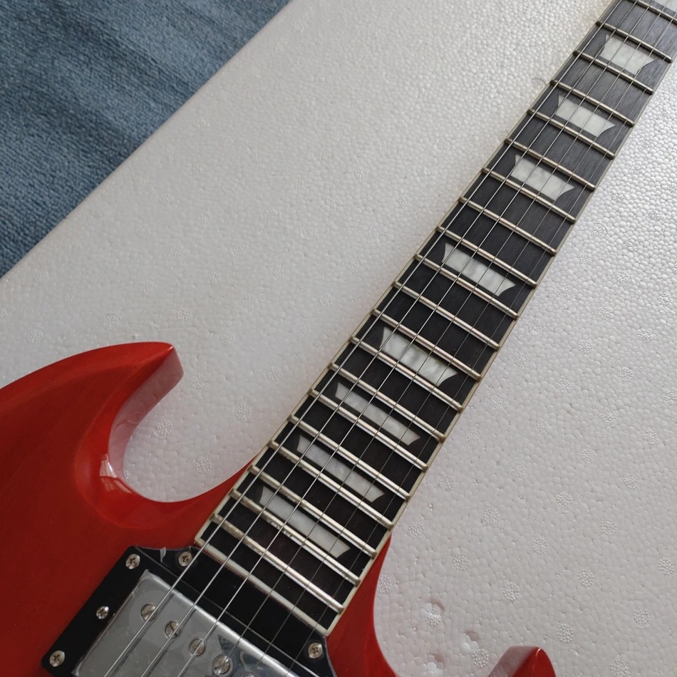 

Electric guitar rosewood fingerboard, chrome hardware, in stock