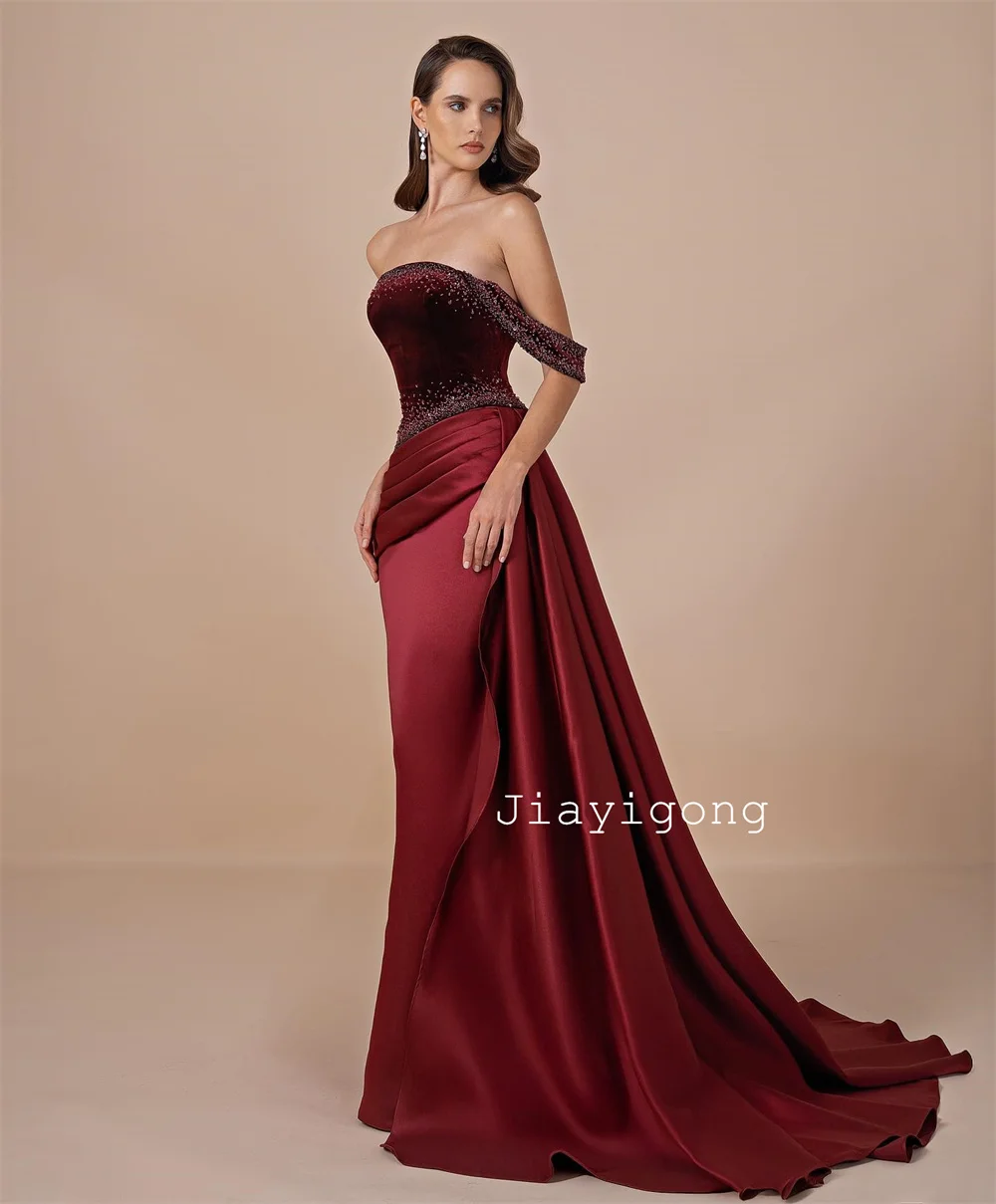 Maßgeschneiderte glitzernde Velours-Pailletten-Falten-Trompete, schulterfreie lange Abendkleider, luxuriös, 2025, moderner Stil