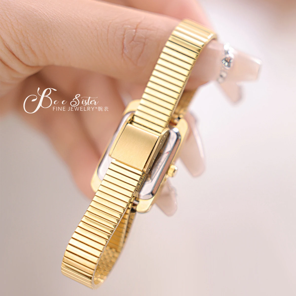 New In Women\'s Watches 2023 Silver Stainless Steel Square Small Dial Quartz Clock Women Luxury Gold Ladies Wrist Watch Elegant