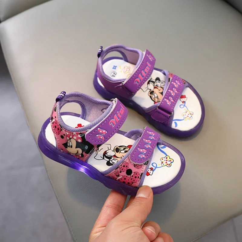 Sandalias con luz Led para niña, zapatos deportivos de dibujos animados de Disney, Minnie Mouse, suaves e informales, para fiesta de princesa y playa