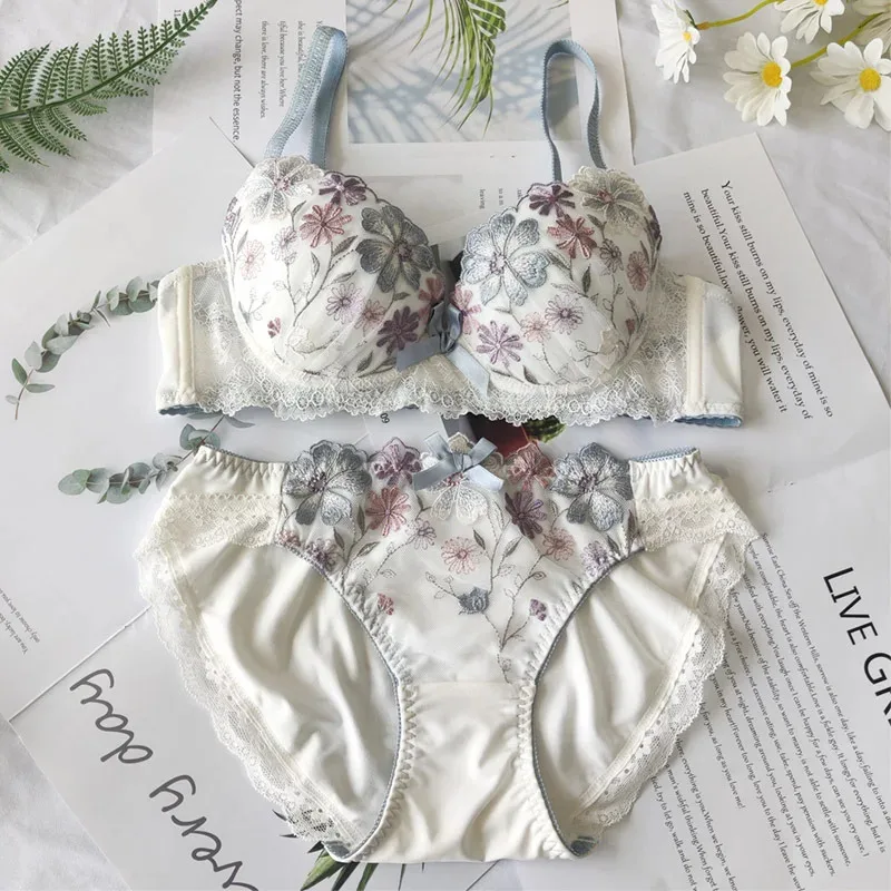 

Комплект женского белья в японском стиле: комфортный бюстгальтер с эффектом пуш-ап, сетчатыми вставками и вышивкой, размеры 70, 78, 80 B, C, D fi/3