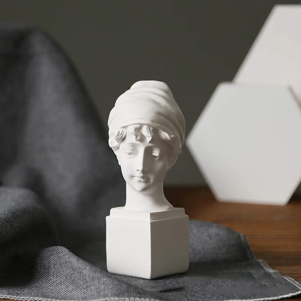 

1Pcs Britain Girl Resin Sculpture White Desktop Ornament Home Office Art Practice Bust Sculpture Decoration Human Figurine