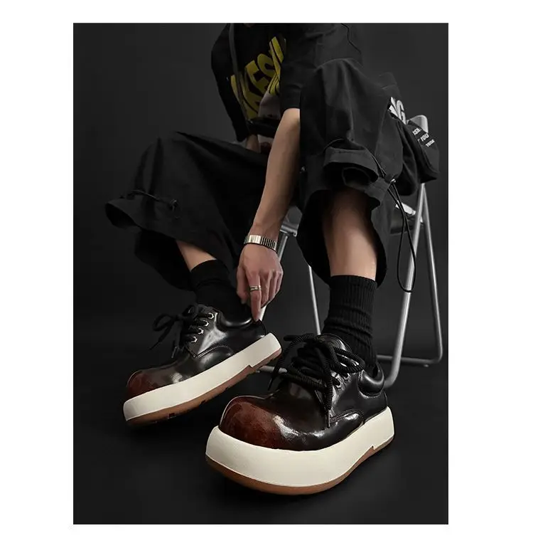 2025 أزياء الرجال القبيح لطيف كبير مصقول وقديم براون جلد غير رسمي المرأة الارتفاع زيادة أحذية بوت قصيرة