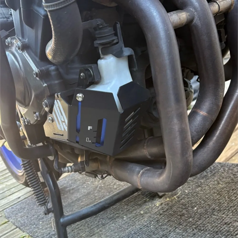 

Для Yamaha MT09 MT 09 2021 2022 2023 2024 2025 аксессуары для мотоциклов MT-09 защита радиатора резервуар для восстановления охлаждающей жидкости защитная крышка
