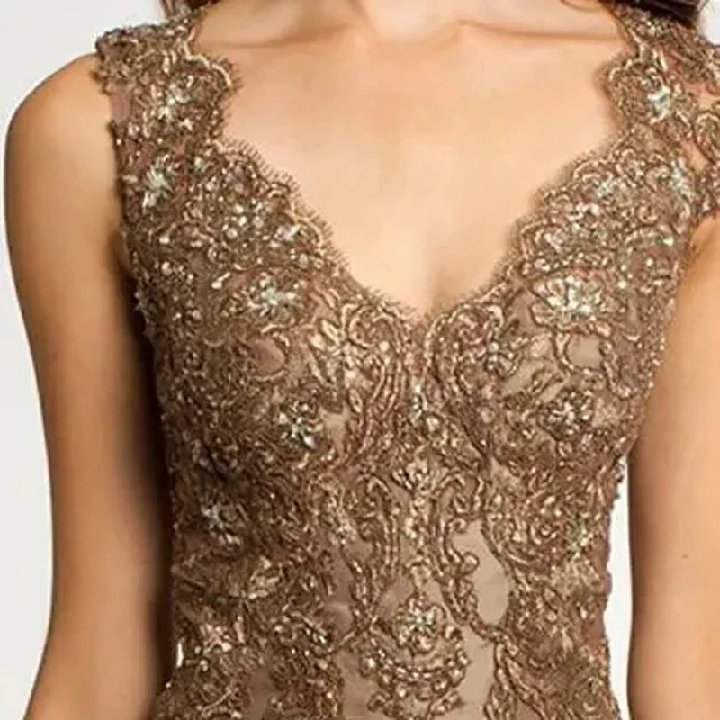 Elegant Mermaid Trumpet V Neck Brown Lace Appliques Crystal Beaded Mother of the Bride Dress Formal Party Wedding Fashion  2023