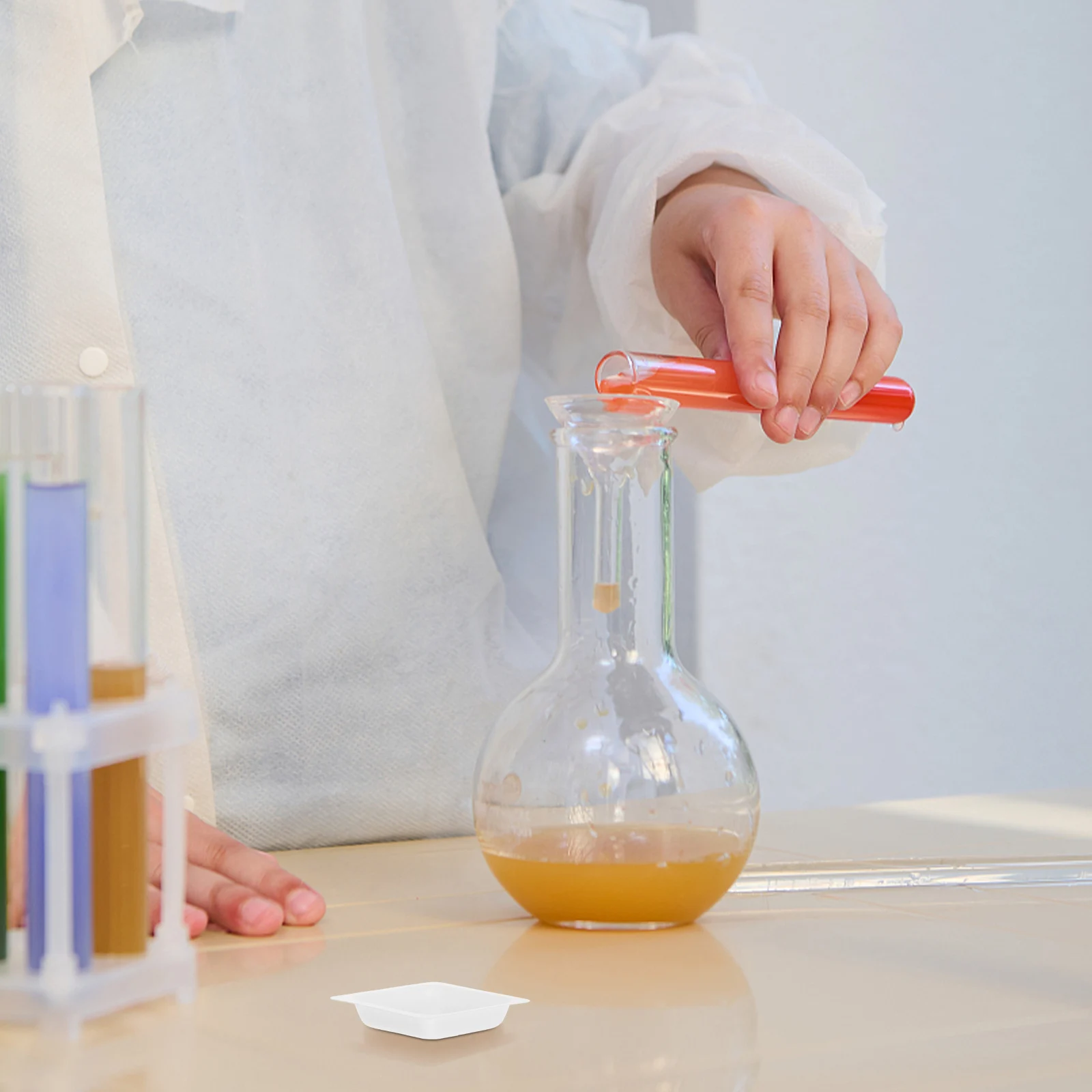 

100pcs Weighing Boats Plastic Lab Weighing Trays Measuring Powder Liquid Chemistry Containers Storage Trays