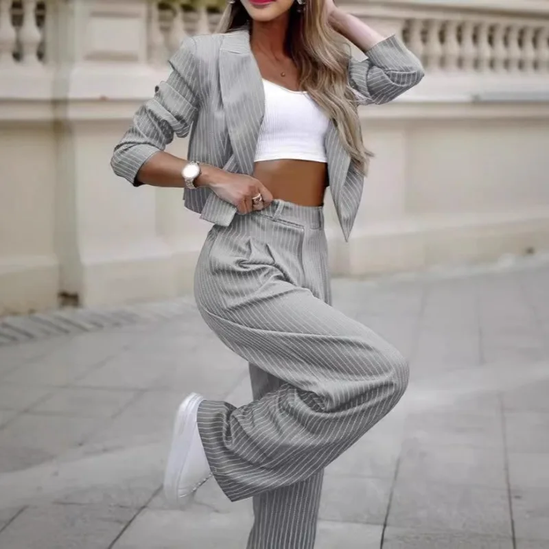 

2026 Европейский и американский внешний торговый женский темпераментный повседневный полосатый укороченный костюм с лацканами, прямой брючный костюм