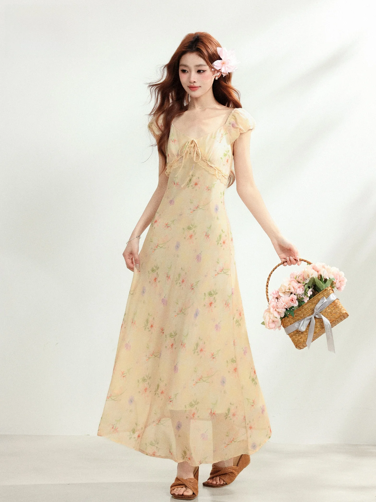 

Summer New Yellow Floral Gentle Wind Dress Women's Square Collar Waist Cinched Holiday Style Anti-Aging Long Dress