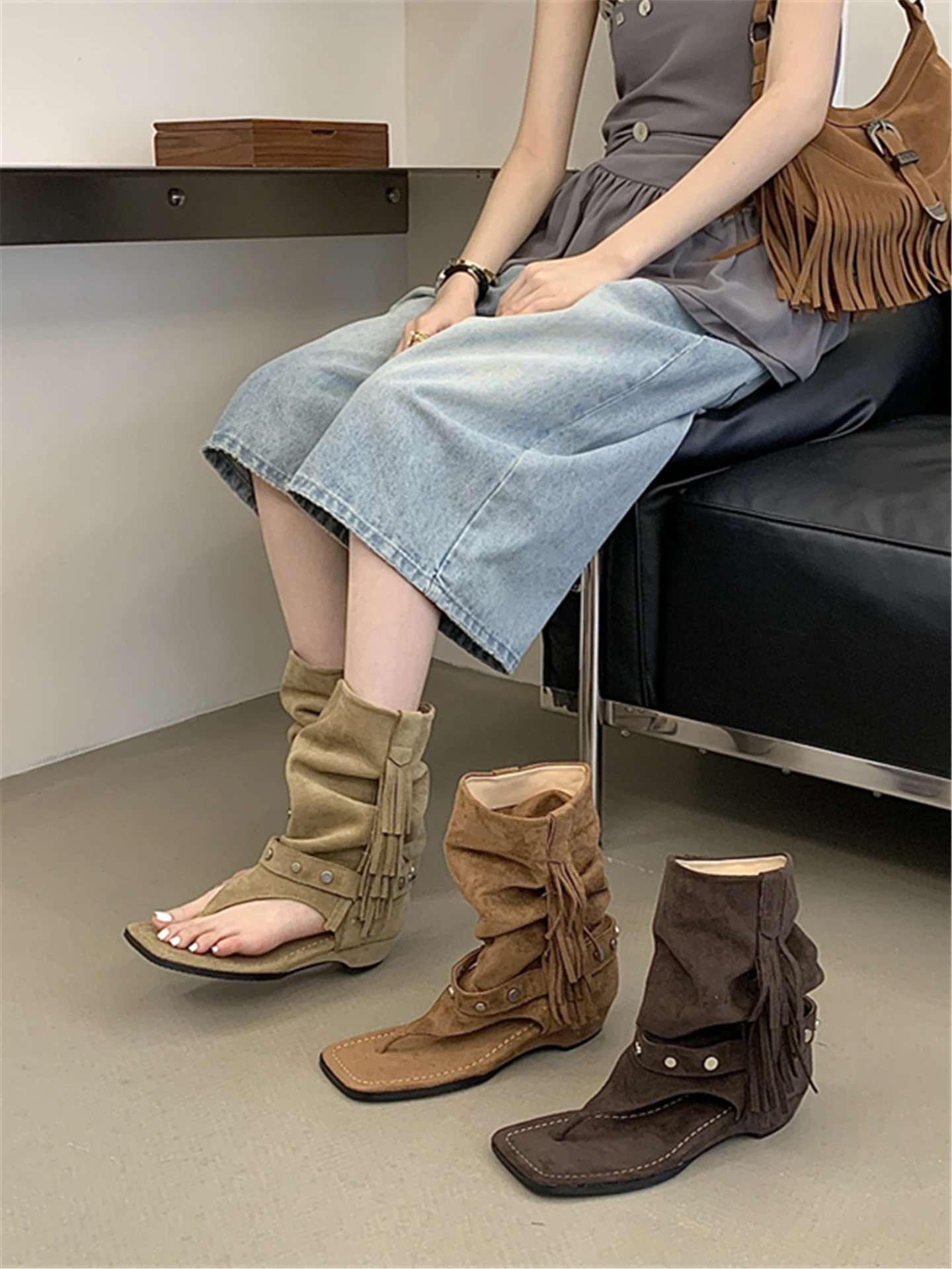 2026 New Women's Thick Bottom Ankle  Boots Tassel Western Style Rivet Short Boot Fashionable Winter Warm Medium Heel