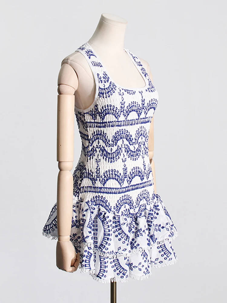 Vestido corto con hombros descubiertos para mujer, minivestido Sexy sin tirantes, sin mangas, cintura alta, fruncido, bordado, ropa femenina