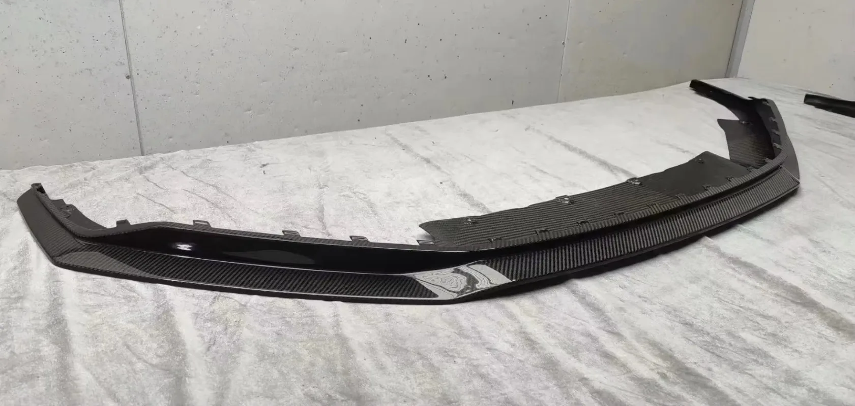 High Quality Dry Carbon Front Bumper Lip for Audi R8 V10 GT Performance 2023+ Perfect Fitment