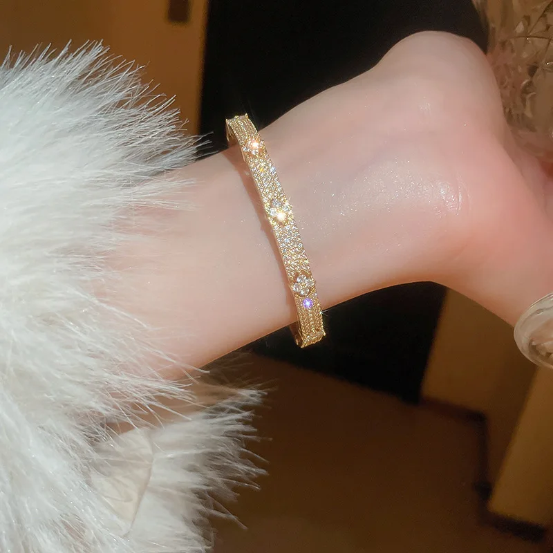 Gold- und silberplattiertes, glänzendes Armband mit Zirkonia-Steinen, luxuriöser Modeschmuck für Damen, geeignet für Partys, Hochzeiten und den Alltag. – Detail 1