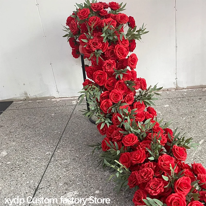 Künstliche rote Rosenblumenreihe, langer Läufer, Hochzeits-Hintergrunddekoration, Blumenarrangement, Party-Requisiten, grüne Pflanzen, Tischdekoration – Detail 3